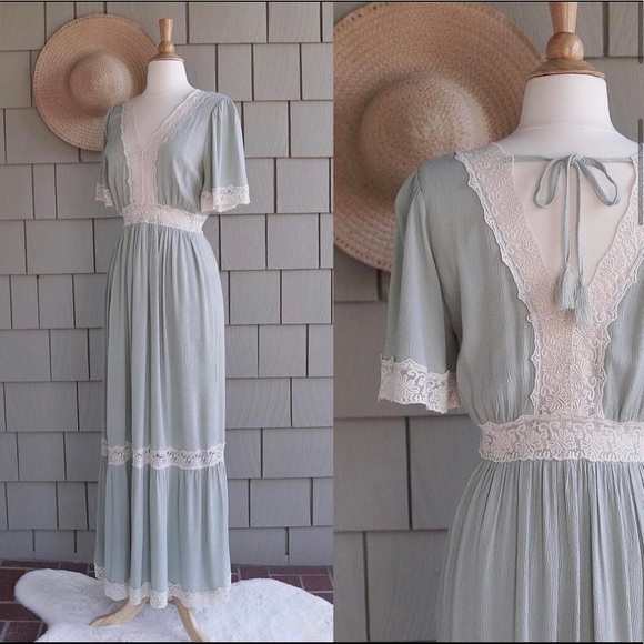 Dresses & Skirts - The Lorraine Lace Trim Maxi Dress 🕊